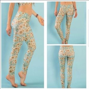 Teeki yoga pants sunrise hot pant